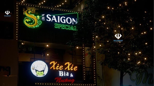 Bảng hiệu alu chữ nổi được nhiều quán sử dụng